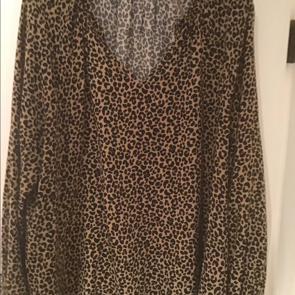 Loose lightweight tunic style top wear all year round. Worn once
